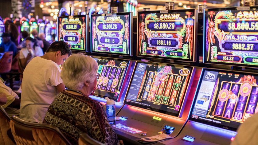 ¡Abuela se hizo millonaria! gana 3.8 millones de dólares en el Seminole Hard Rock