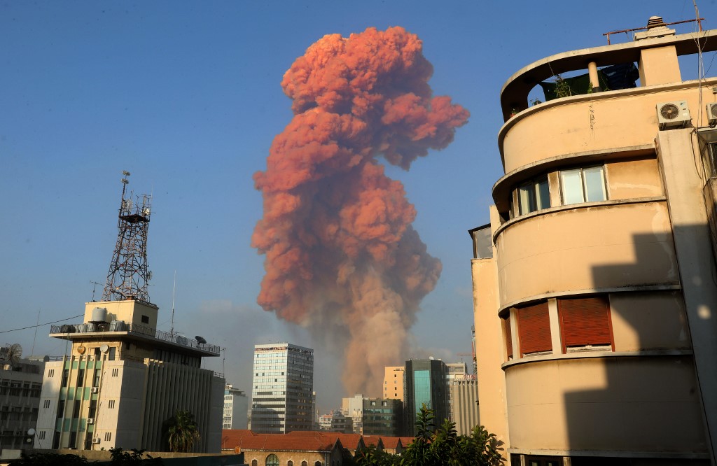 El gobernador de Beirut afirma que las explosiones afectaron a aproximadamente la mitad de la ciudad