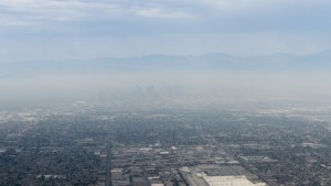 Algunas áreas del sur de California registraron los niveles más altos de ozono en una década