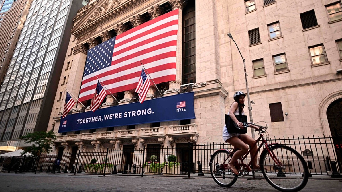 Wall Street sin dirección clara tras anuncio de vacuna rusa