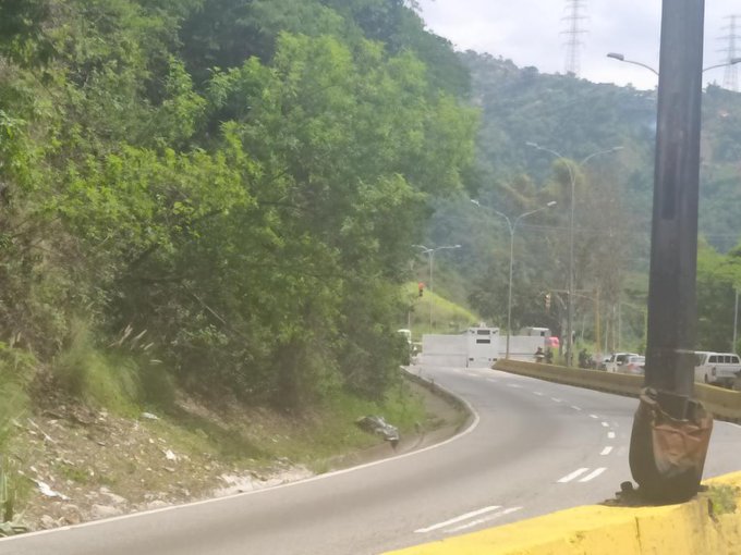 Murciélago de la GNB en la Panamericana retarda a mirandinos por más de hora y media #3Ago (FOTO)