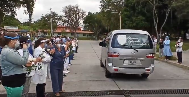 La emotiva despedida al Dr. Luis Manuel Guilarte, médico fallecido por Covid-19 (Fotos y Videos)