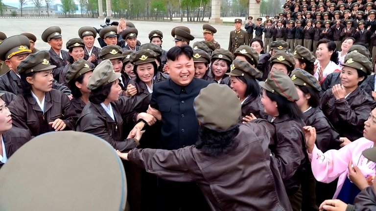 El infame “escuadrón del placer” de Corea del Norte: Colegialas vírgenes seleccionadas para complacer a Kim Jong Un