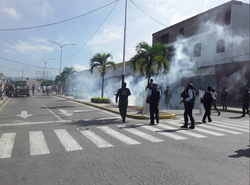 En Yaracuy, ante represión y amenazas, ciudadanos siguen protestando por cuarto día consecutivo (Fotos y Videos)