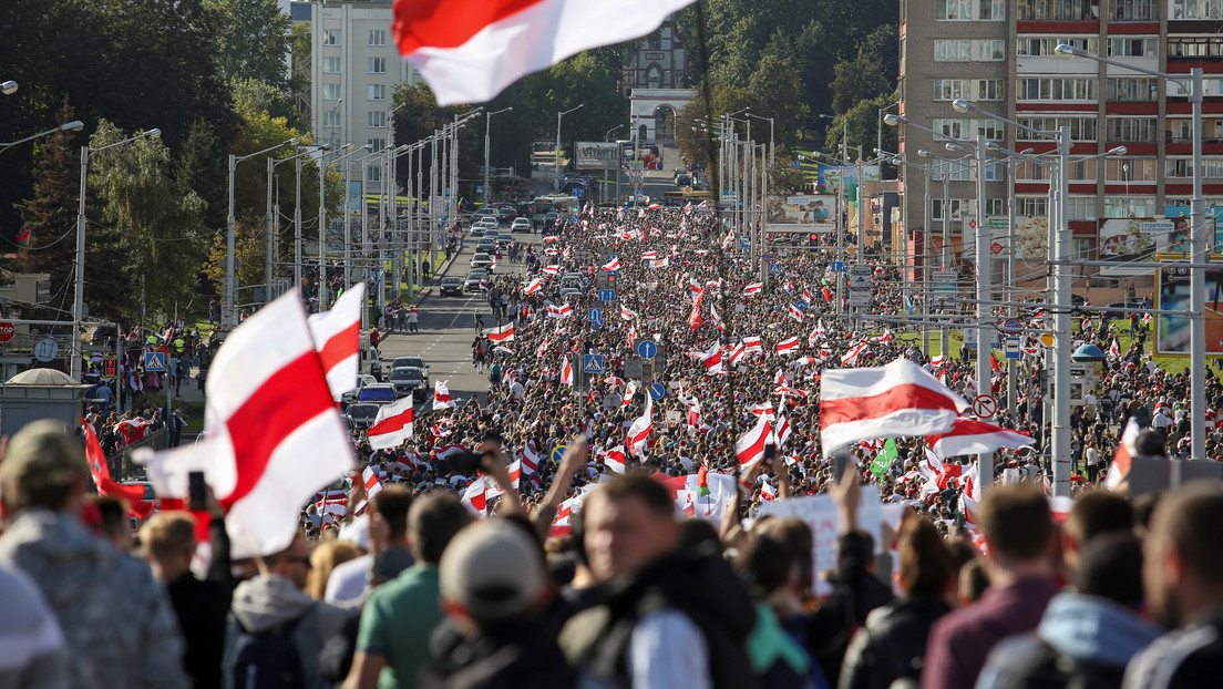 Miles de personas vuelven a las calles para protestar contra Lukashenko en Minsk (VIDEO)