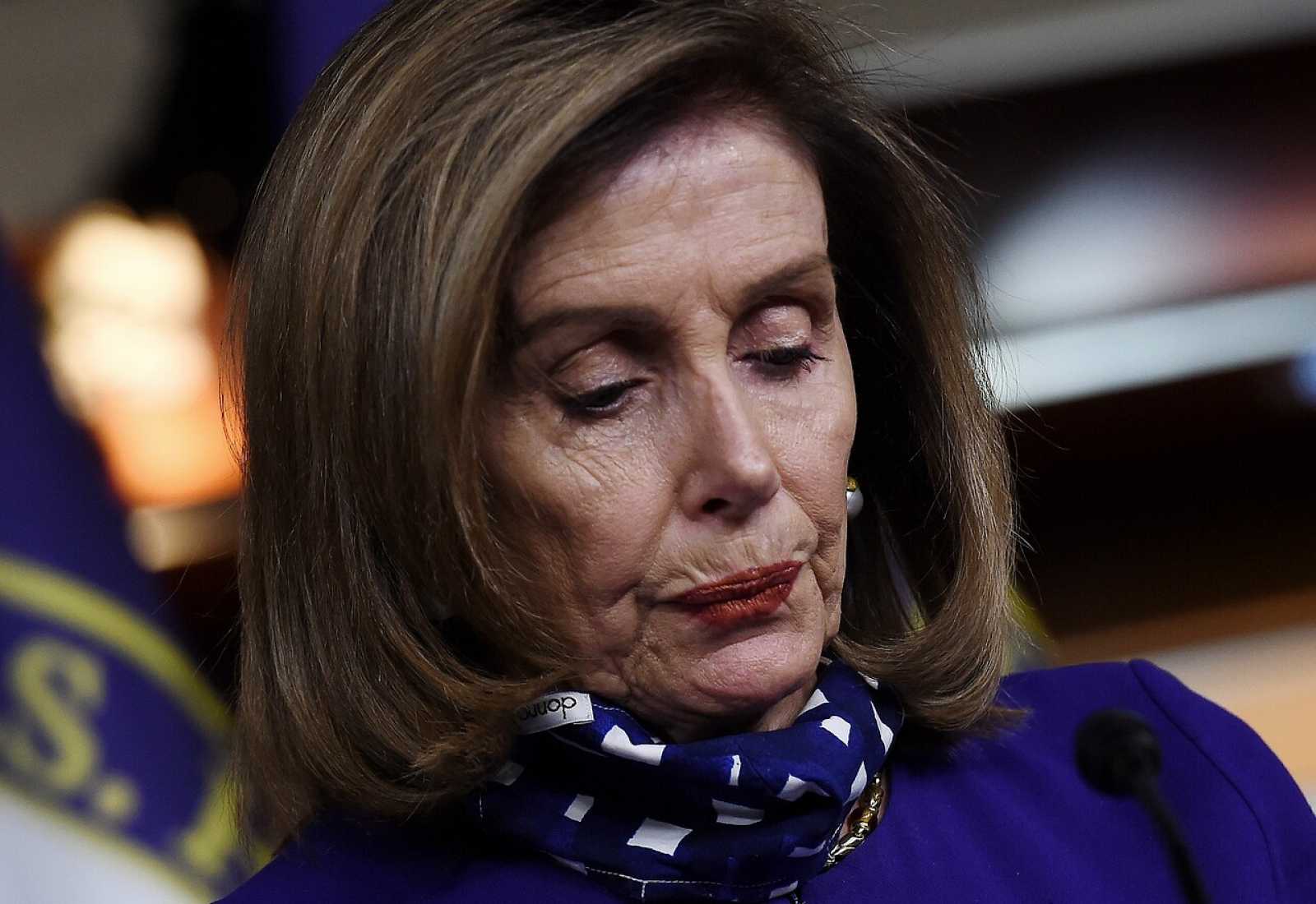 Vándalos dejaron una cabeza de cochino frente a la casa de Nancy Pelosi (FOTOS)