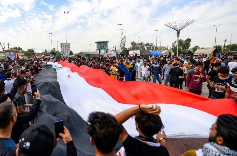 Miles de iraquíes salen a la calle por el primer aniversario de la revolución