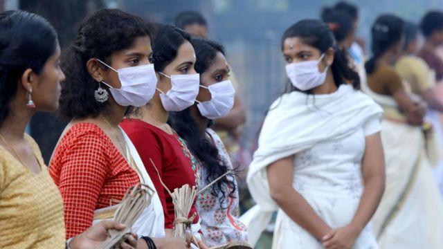 El misterio de la baja mortalidad por coronavirus en India