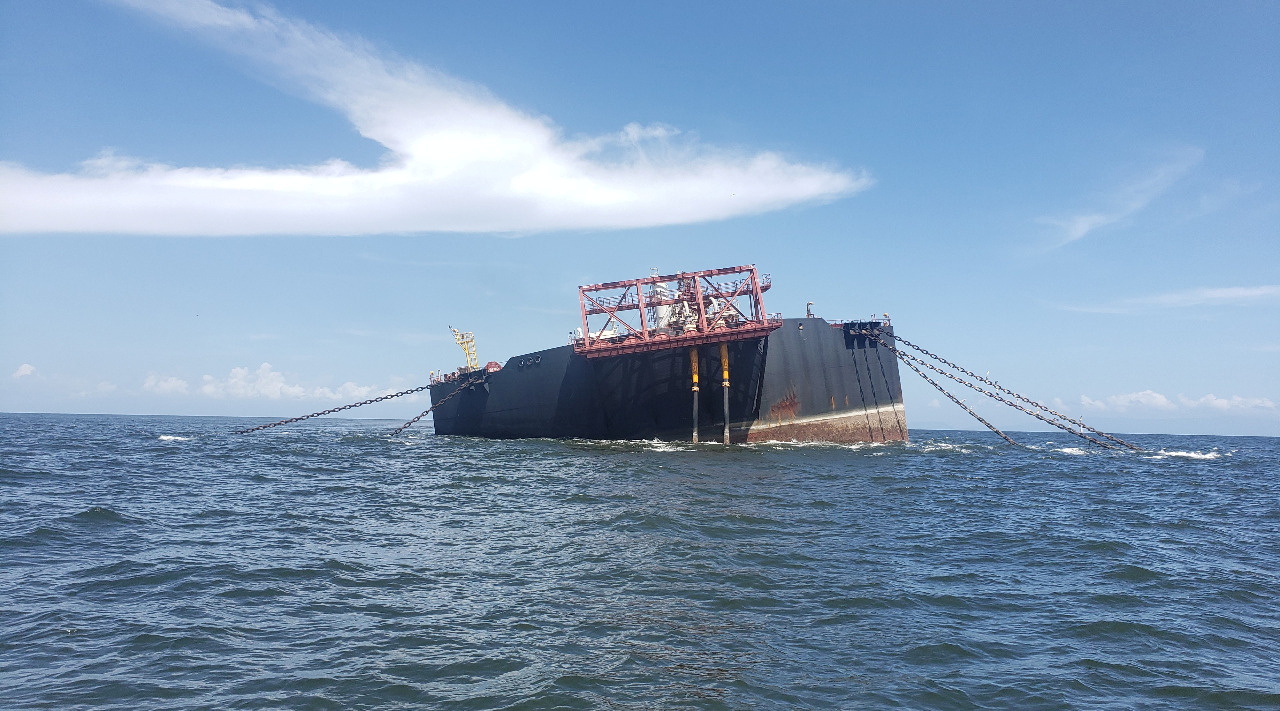 Pdvsa planea descargar crudo de “Nabarima” en medio de temores de derrame