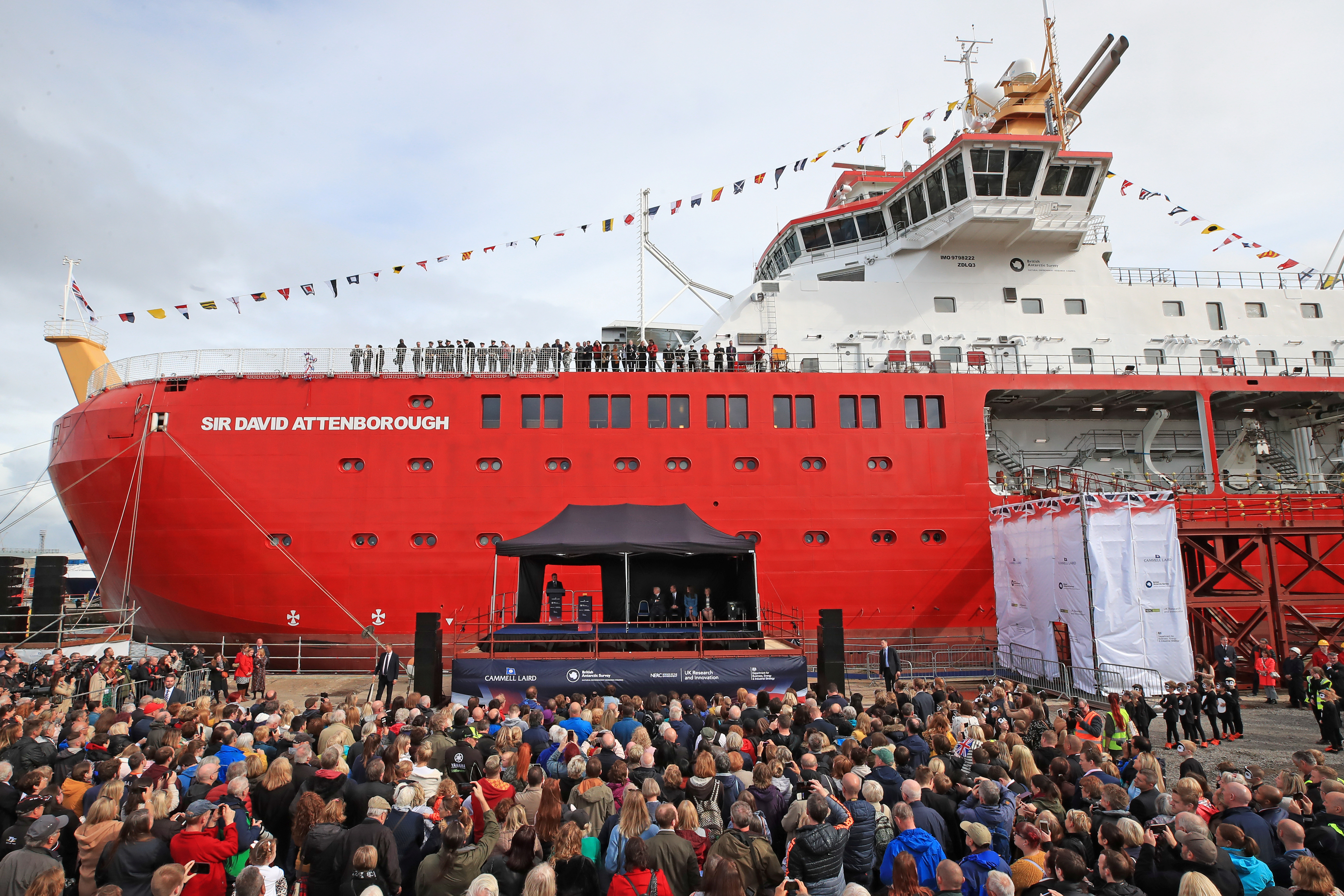 El nuevo barco polar británico Sir David Attenborough se prepara para pruebas en el mar