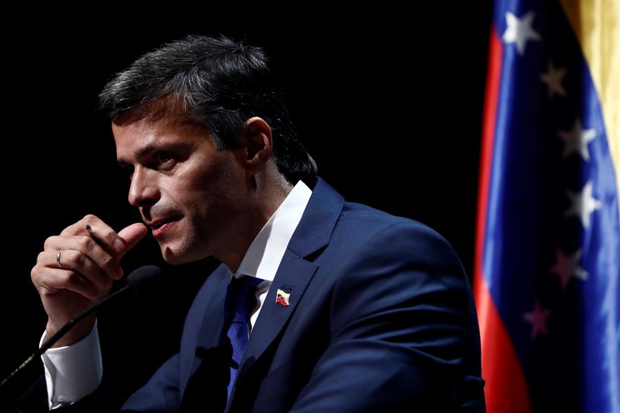 El contundente mensaje de Leopoldo López: De un lado los que se arrodillan y del otro quienes caen y se levantan