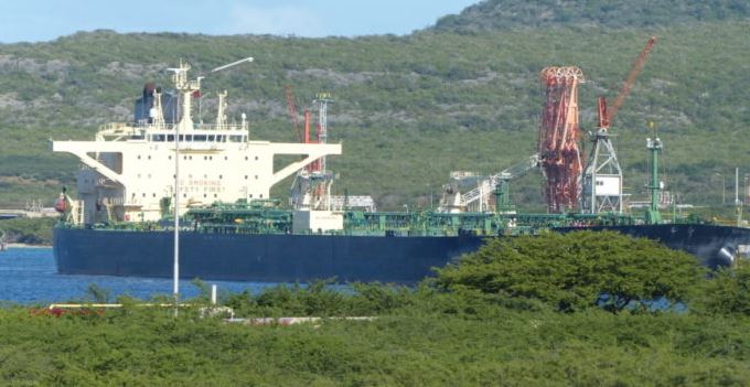 Buque de Pdvsa atracó en una refinería de Curazao tras una misteriosa visita (Fotos)