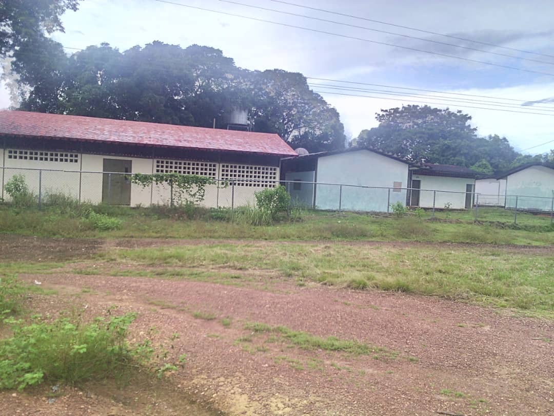 Maestros de Amazonas dan clase de casa en casa por la falta de condiciones para la educación a distancia