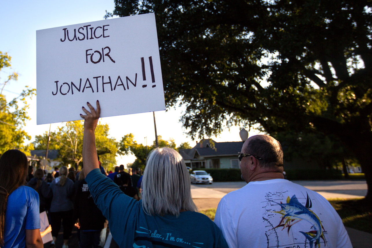 Abarrotaron las calles de Texas tras asesinato de un afroamericano a manos de un policía (FOTOS)