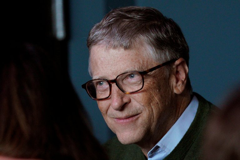 Bill Gates dijo que las vacunas contra el Covid-19 son esenciales pero que les falta dos cosas claves