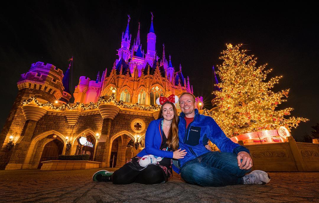 ¡Bravo! Pareja recaudó miles de dólares para desempleados de parques de Disney en Florida