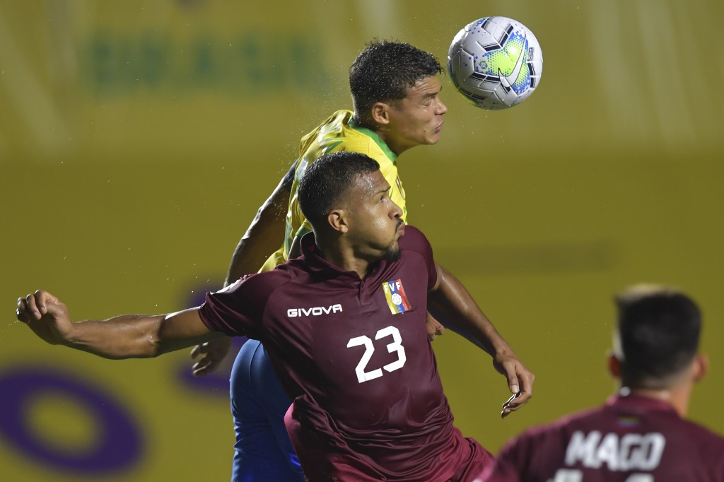 Con lo justo, Brasil superó a una Vinotinto castigada por las lesiones