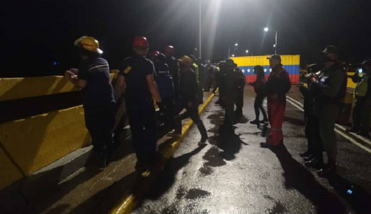 Rescataron a hombre en el río Táchira que iba a ser arrastrado por la corriente (FOTO)