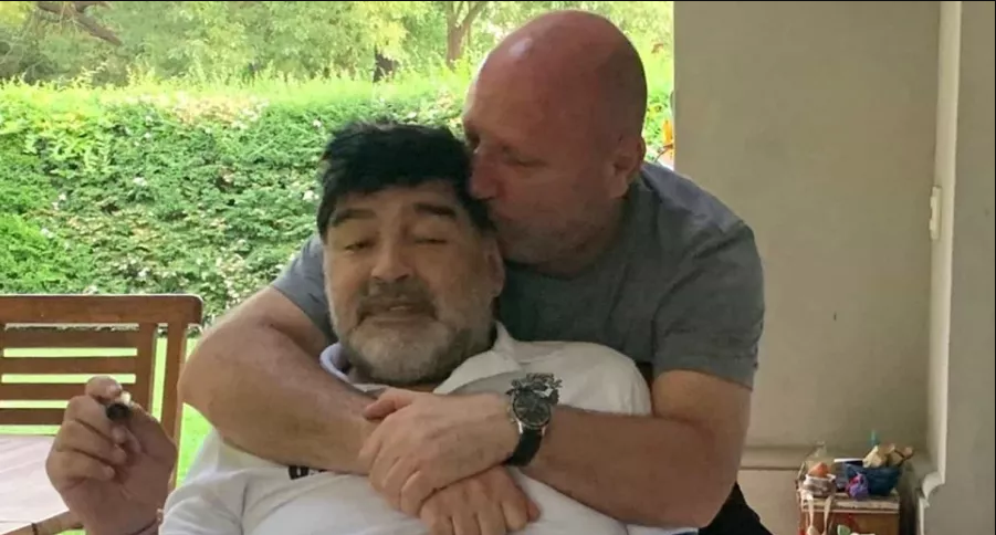 Denuncian que a Maradona lo emborrachaban en su propia casa, hasta balbucear