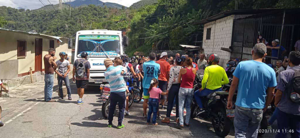 Merideños trancaron la transandina para exigir despacho de gas doméstico #4Nov (FOTOS)