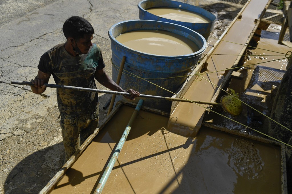 Caracas se llena de pozos en busca del agua cada vez más escasa