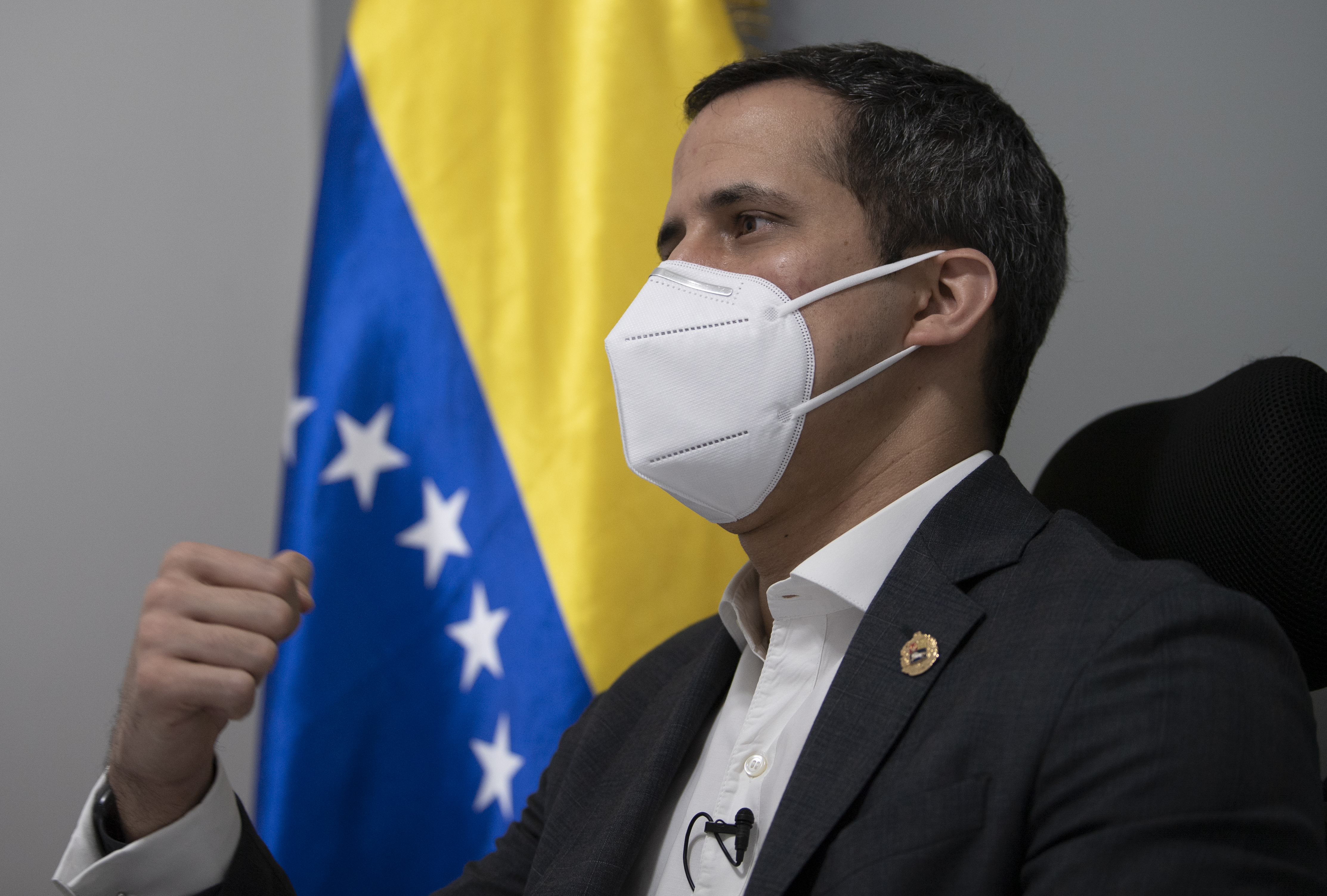 “Ni ellos celebran, se saben solos”: Guaidó destacó la tristeza de Maduro tras su evidente fraude