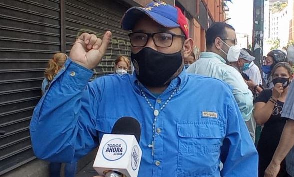 Colectivos armados intentaron amedrentar a personas de la tercera edad en la Consulta Popular de El Recreo (Video)