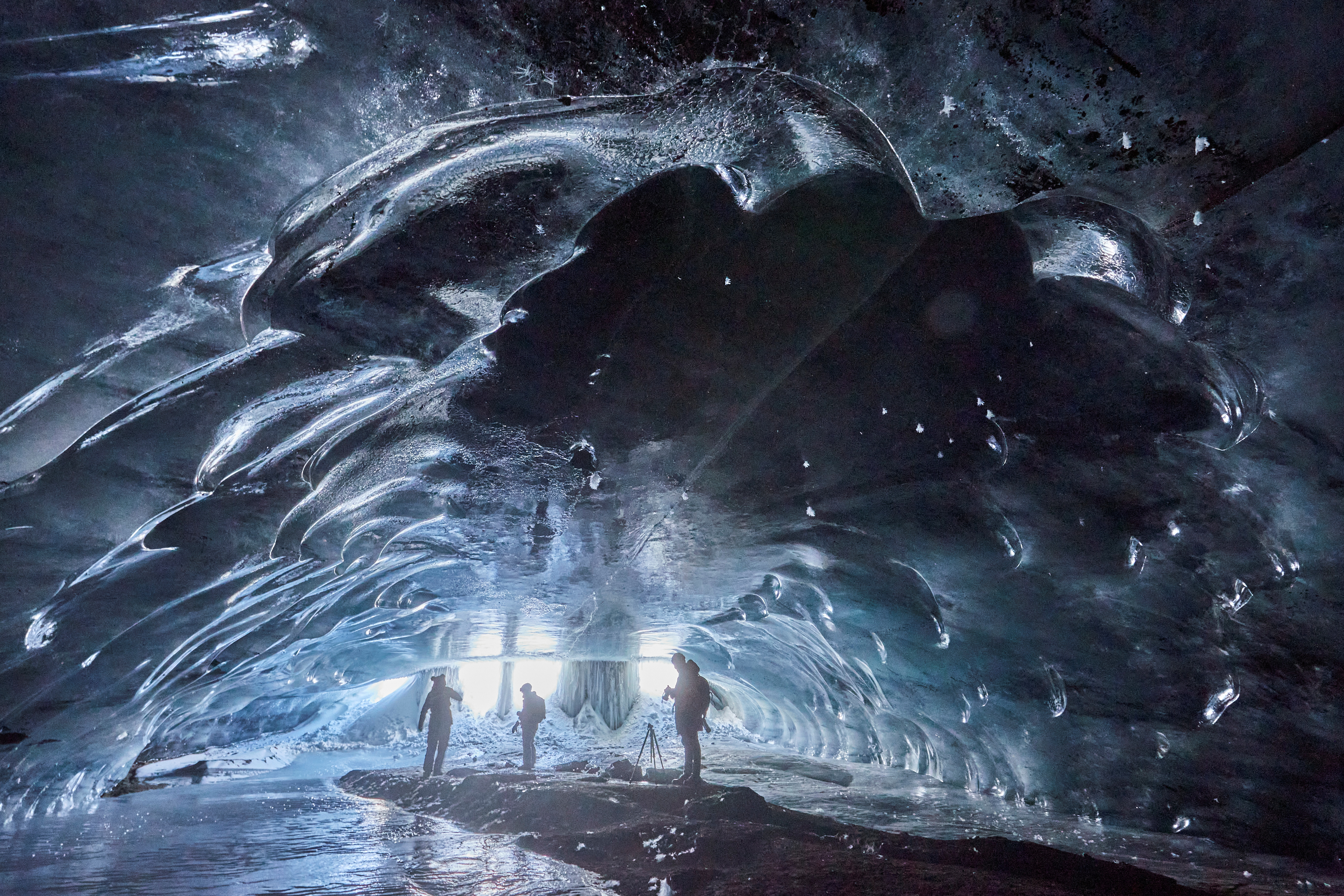 “Catedral de Hielo” en los Alpes suizos ofrece un espectáculo único a los visitantes