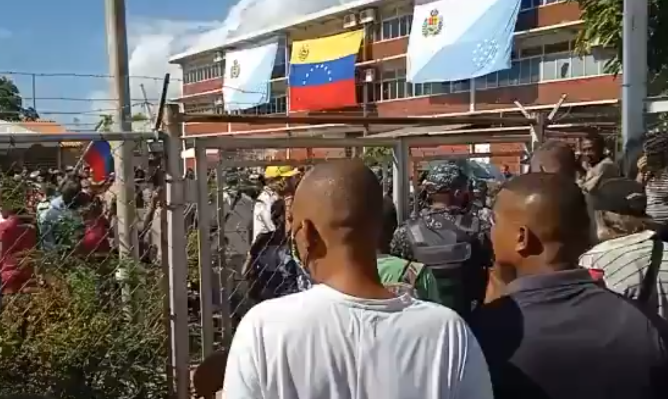 Pobladores de Güiria corrieron a Aristóbulo Istúriz en medio del dolor por el naufragio (Video)