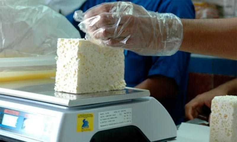 Consumidores empiezan a rendir alimentos por su alto costo