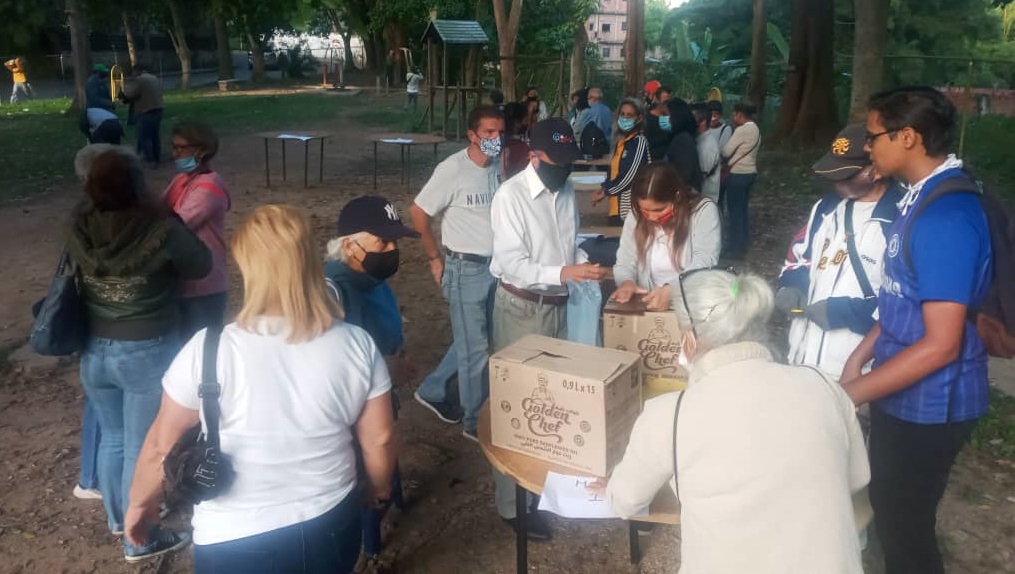 Así está la cola para la Consulta Popular en Miranda #12Dic (VIDEO)