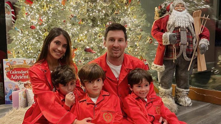 Cómo es la licencia especial que el Barcelona le concedió a Leo Messi para que reciba el 2021 con su familia