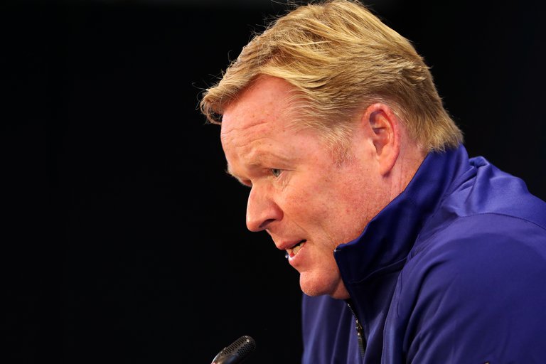 ¡Bochornoso! Hinchas atacaron vehículo de Koeman tras derrota frente al Real Madrid (VIDEO)