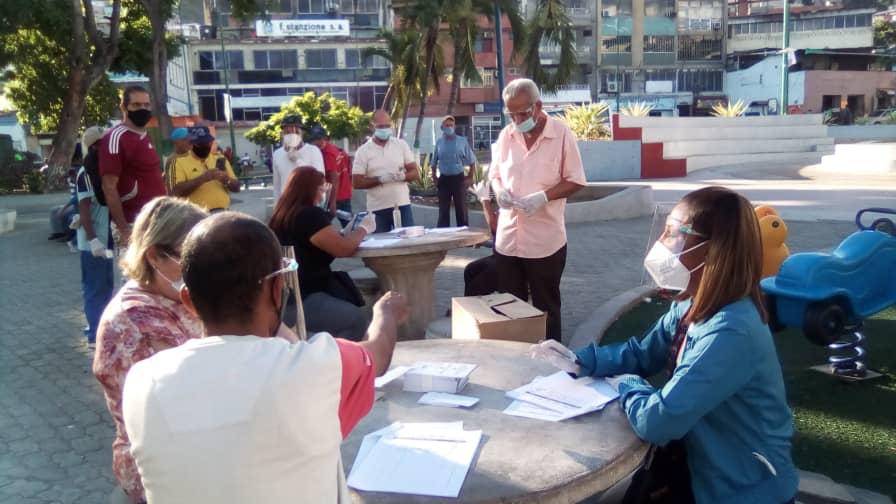 En Vargas, los habitantes se movilizaron desde temprano para participar en la Consulta Popular #12Dic (FOTOS)