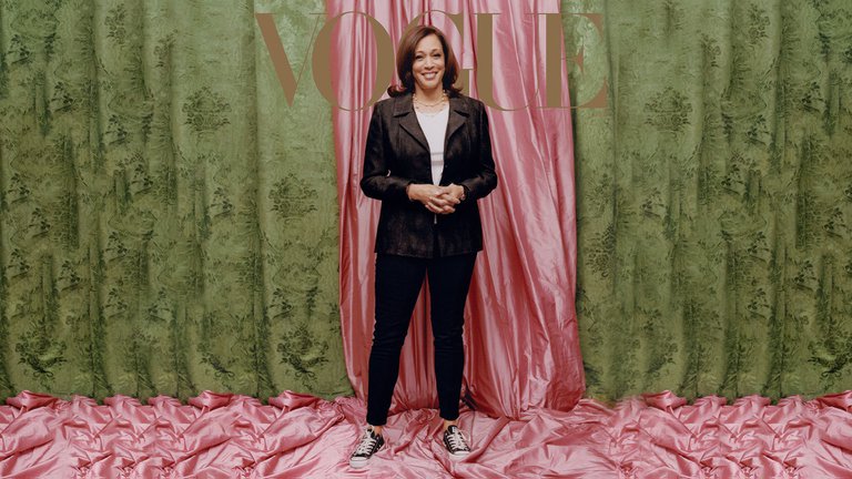 Traje negro y zapatos de lona: La potente simbología detrás del look de Kamala Harris en la portada de Vogue