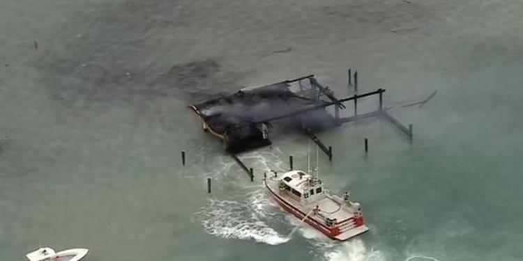 Voraz incendio arrasó una de las históricas casas flotantes de Miami