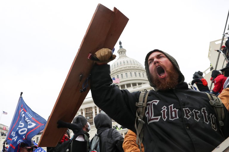 Legislador demócrata demanda a Trump por presuntamente incitar los disturbios en el Capitolio de EEUU