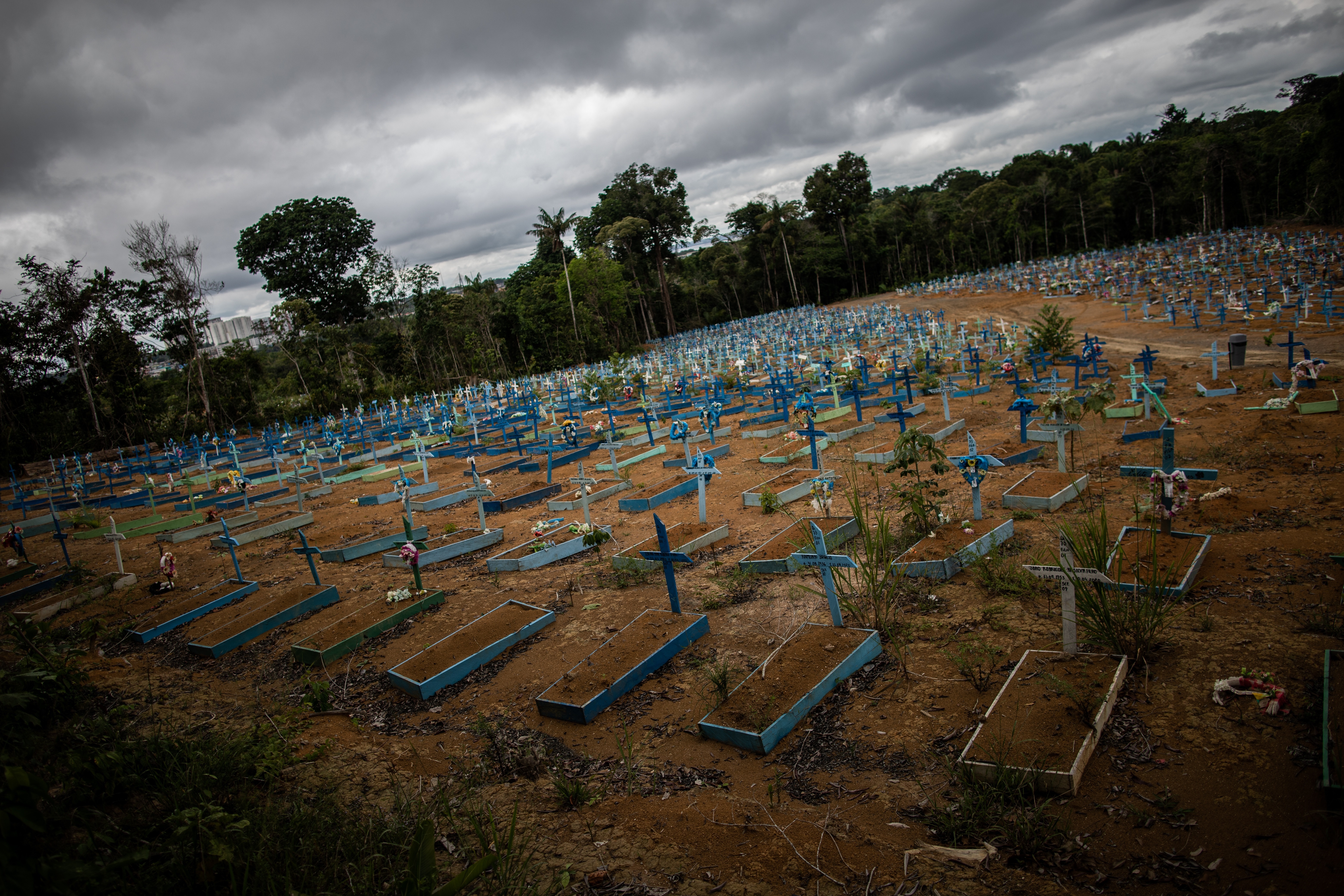 Brasil registró más de mil 300 muertes diarias por quinta vez en diez días