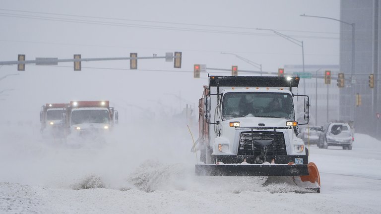 La ola invernal en EEUU ha dejado más de 30 muertos #18Feb (VIDEO)