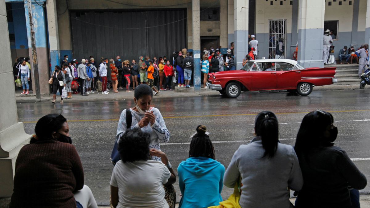 Cuba reporta 893 casos de Covid-19 en plena tercera ola de la enfermedad