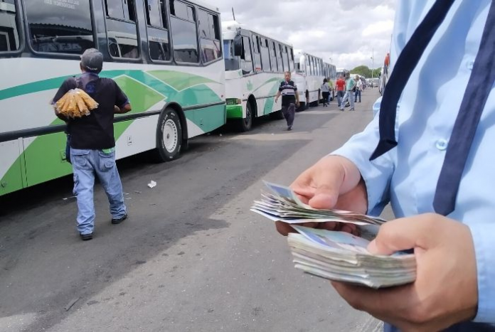 Transportistas especulan con cobro de pasajes en dólares en Lara