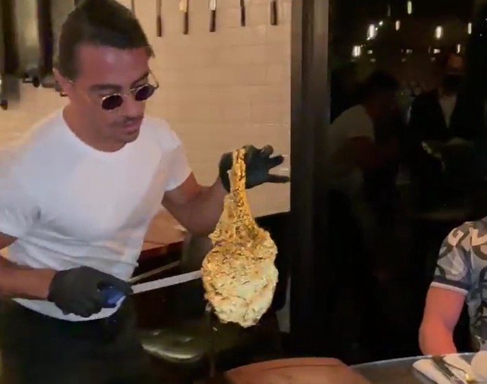 El mejor MEME de la Navidad: Salt Bae se “coleó” hasta en el nacimiento del niño Jesús