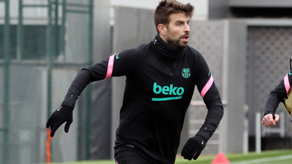 Piqué entra en la convocatoria contra el PSG