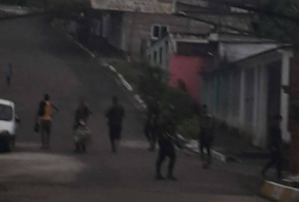 Denuncian patrullaje de presuntos miembros del ELN en Táchira: “Trabajan de la mano con las autoridades” (FOTOS)