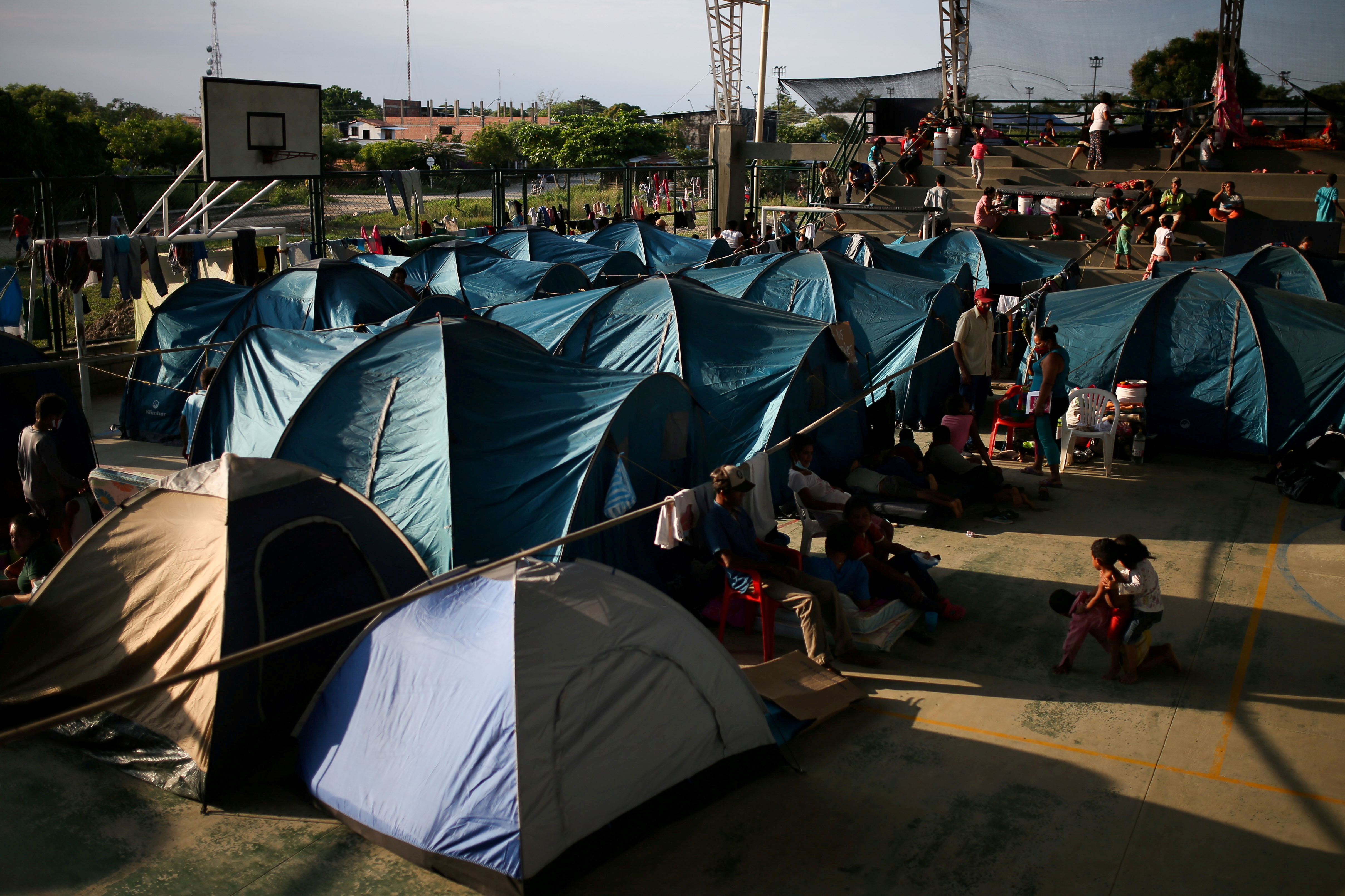 Colombia espera regularizar a 800 mil venezolanos para final de año