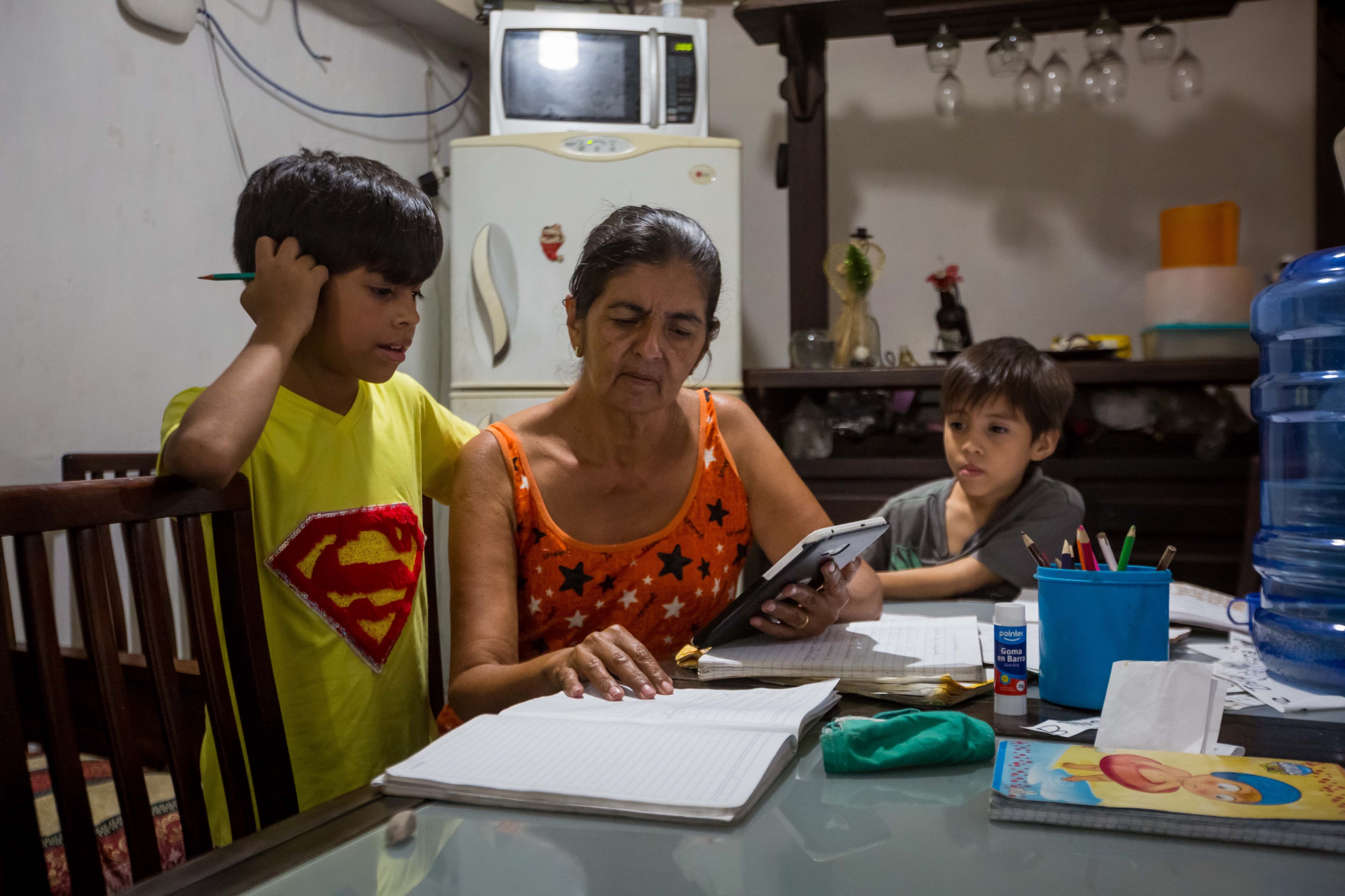 En Venezuela, las abuelas vuelven a ser madres (Fotos y Video)