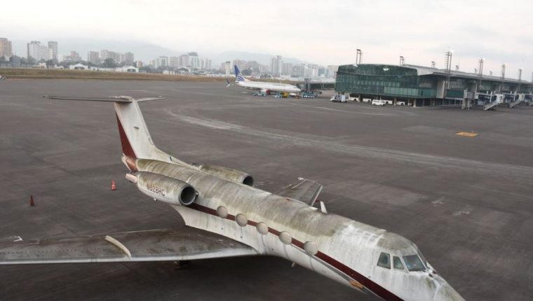 Cierran aeropuerto de Guatemala por ceniza del volcán Pacaya