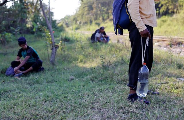 EEUU planea perseguir a los contrabandistas tras aumento de migrantes en la frontera con México