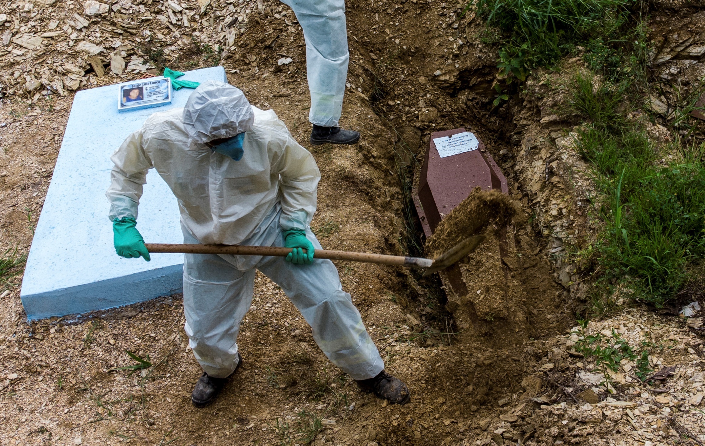 Brasil suma 1.899 muertes por coronavirus en medio de alertas sobre tercera ola