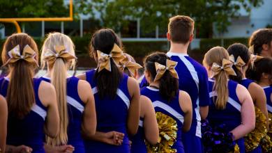 Madre falsificó desnudos con las porristas rivales de su hija para que las expulsaran del equipo